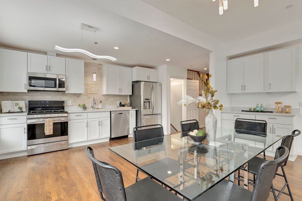 10 Maple Ridge Drive, Unit 10 Burlington, MA 01803 - Photo 4 of 37 Gallery Image 4