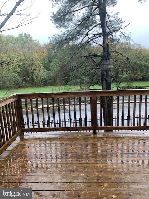 16 Cinzano Court Gaithersburg, MD 20878 - Photo 9 of 22 a view of wooden balcony