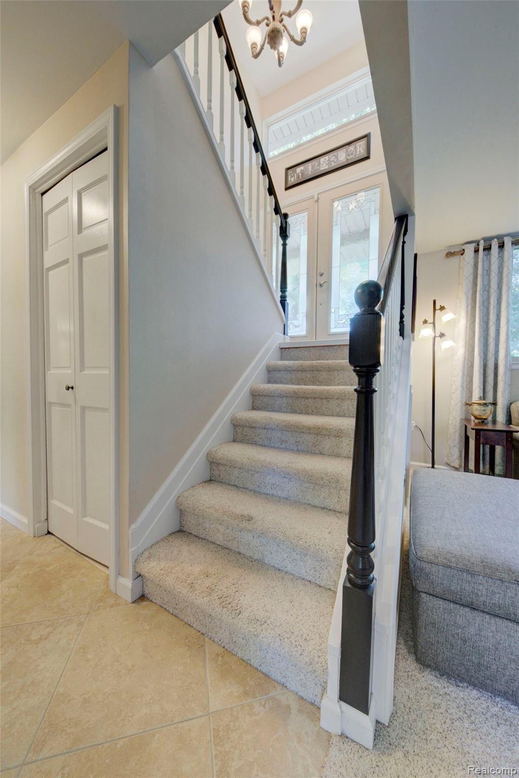 2465 Little Trail Road Walled Lake, MI 48390 - Photo 4 of 62 4H8A7647_8_9.jpg