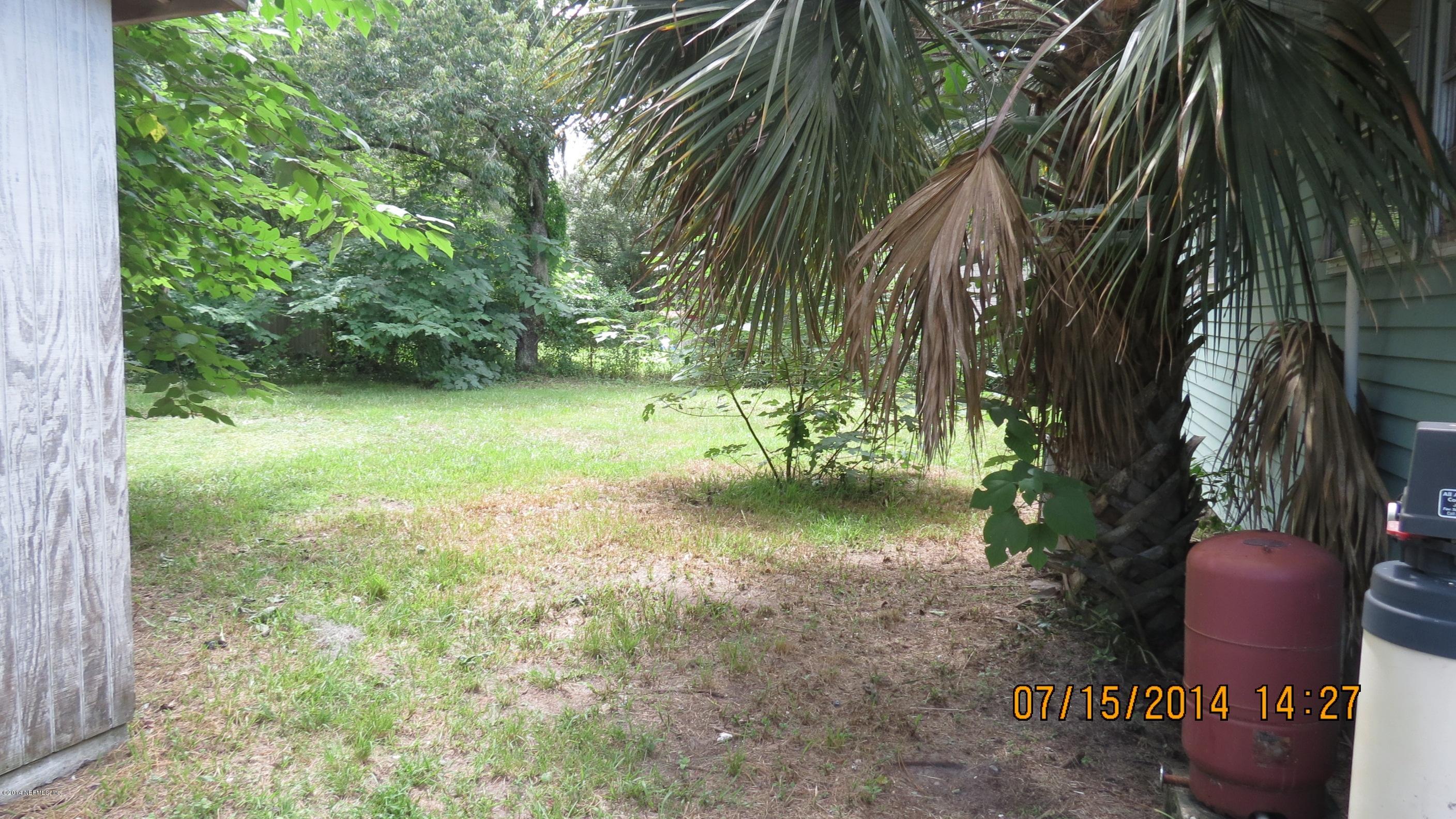 1144 Fields Road Jacksonville, FL 32218 - Photo 4 of 5 a view of a yard