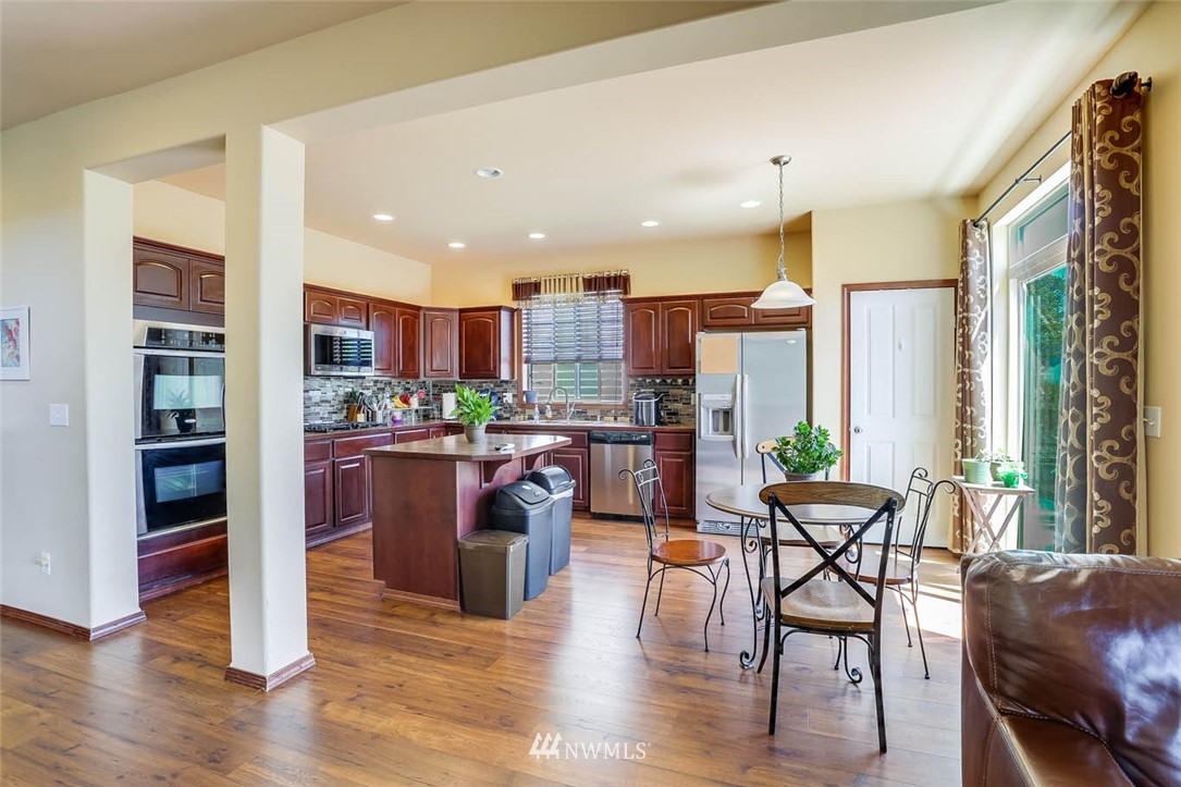 5203 Northeast 8th Court Renton, WA 98059 - Photo 11 of 28