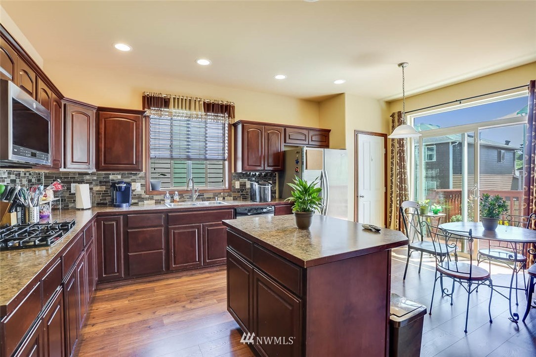 5203 Northeast 8th Court Renton, WA 98059 - Photo 13 of 28
