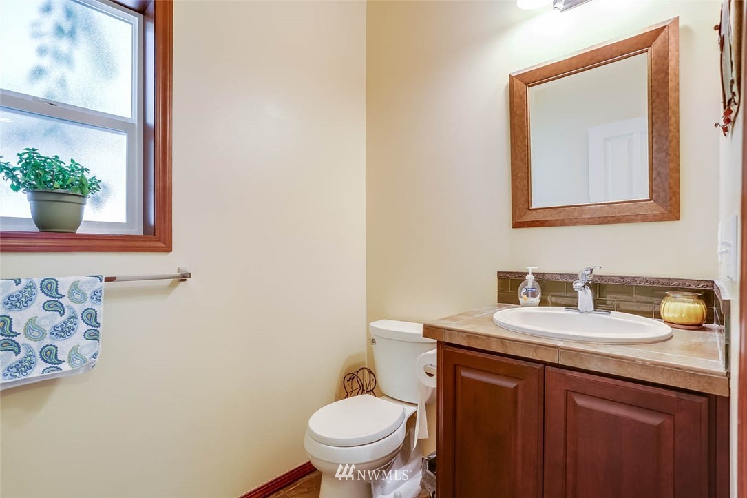 5203 Northeast 8th Court Renton, WA 98059 - Photo 5 of 28