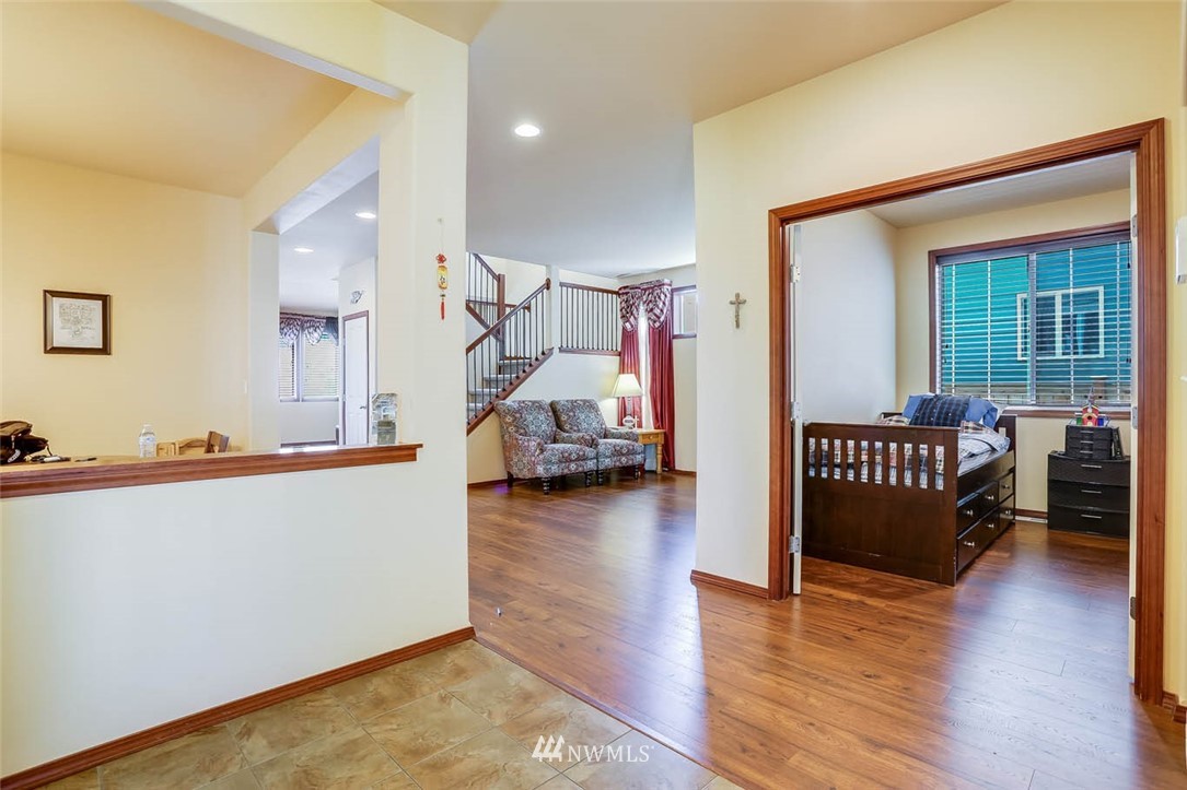 5203 Northeast 8th Court Renton, WA 98059 - Photo 6 of 28