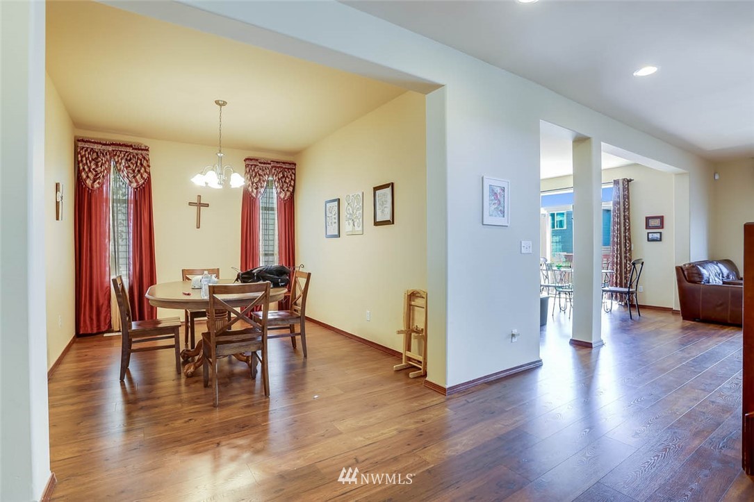 5203 Northeast 8th Court Renton, WA 98059 - Photo 8 of 28