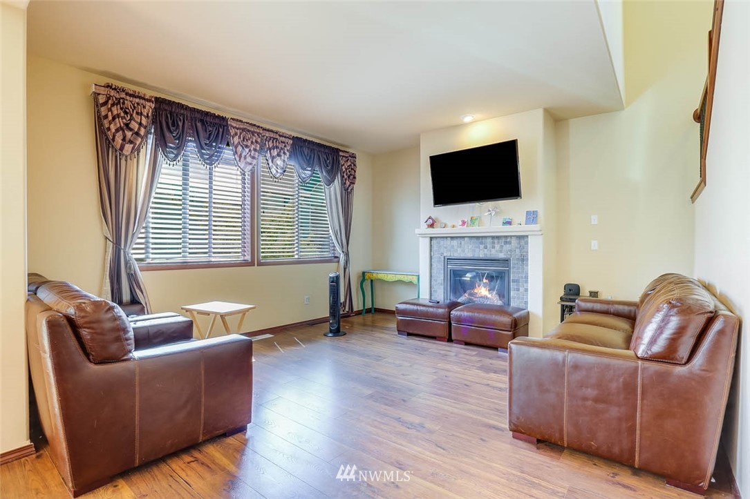 5203 Northeast 8th Court Renton, WA 98059 - Photo 9 of 28