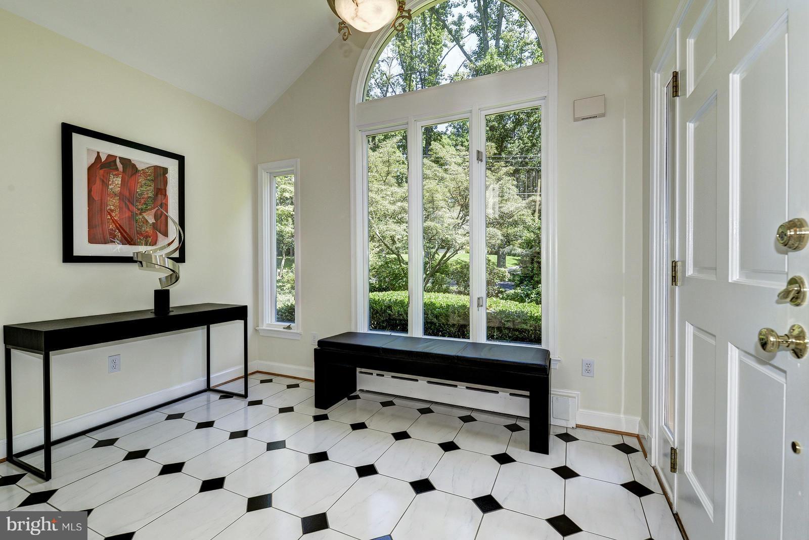 3176 Holmes Run Road Falls Church, VA 22042 - Photo 4 of 30 Interior (General)