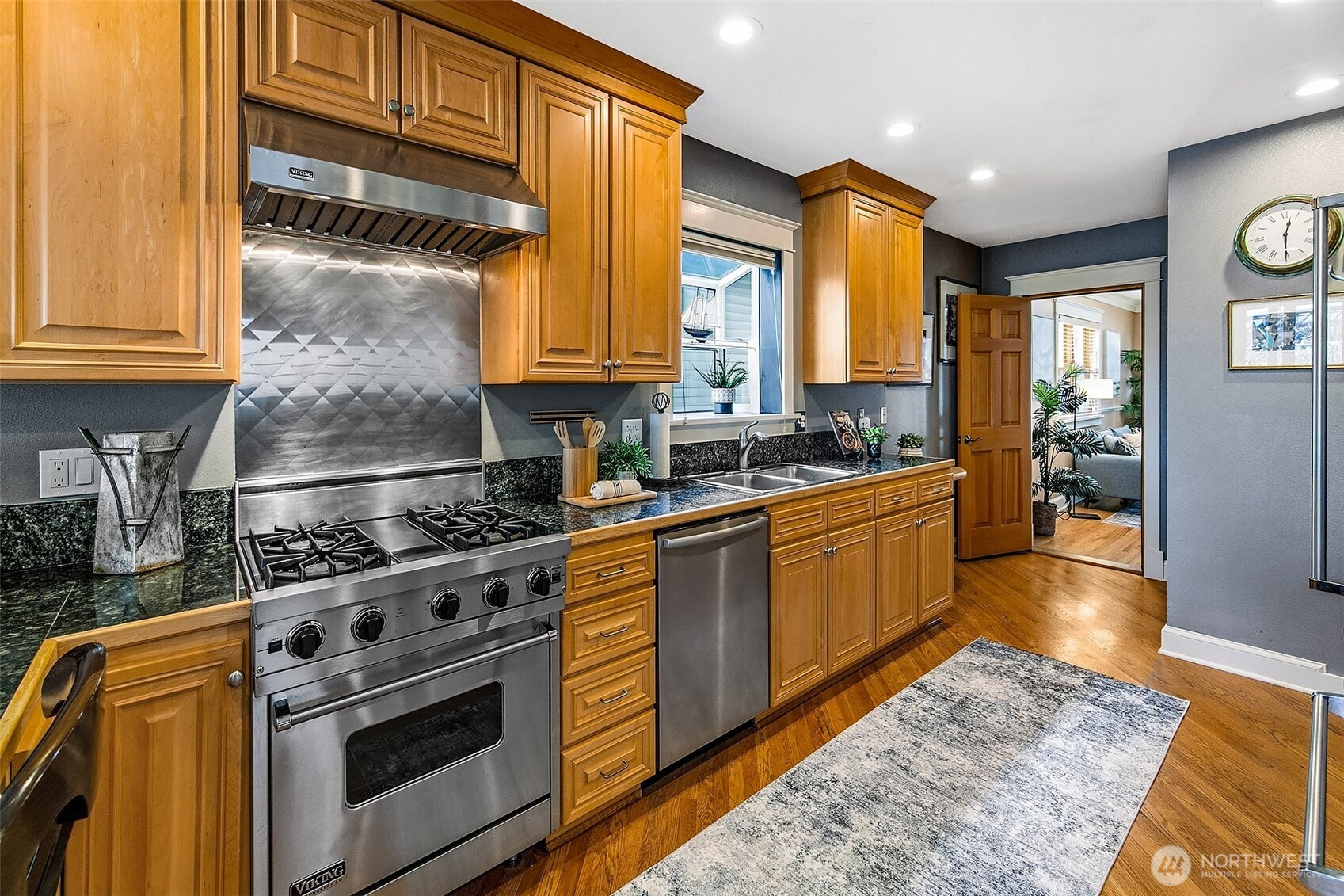 3532 Meridian Avenue North Seattle, WA 98103 - Photo 8 of 40