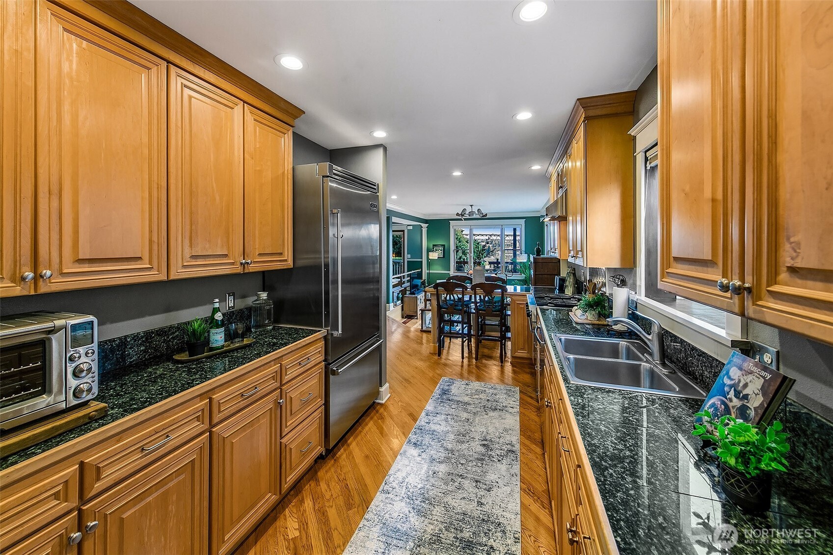 3532 Meridian Avenue North Seattle, WA 98103 - Photo 9 of 40