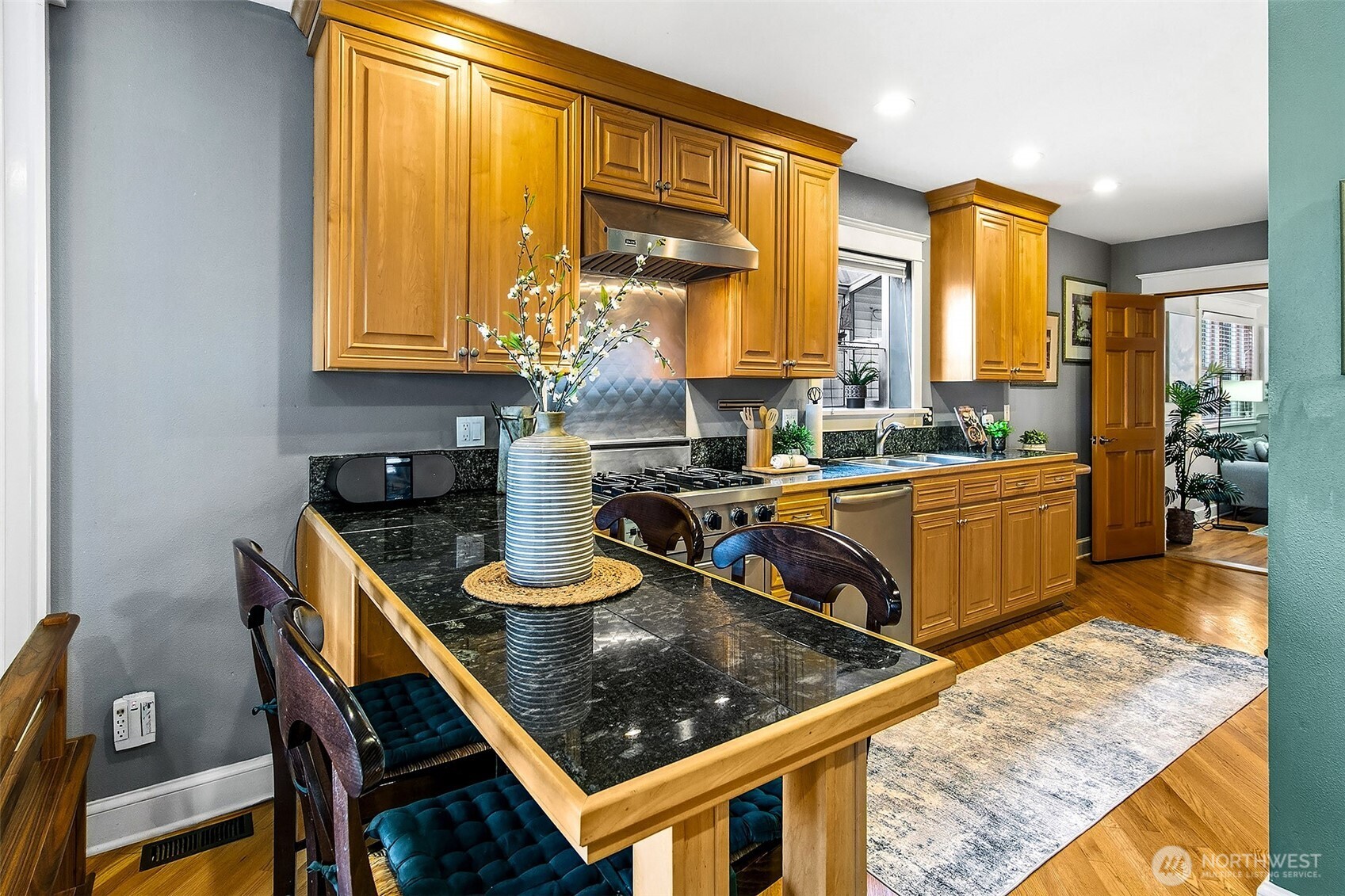 3532 Meridian Avenue North Seattle, WA 98103 - Photo 10 of 40