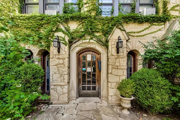 $2,200 | 5655 North Spaulding Avenue, Unit 3E, Chicago, IL 60659
