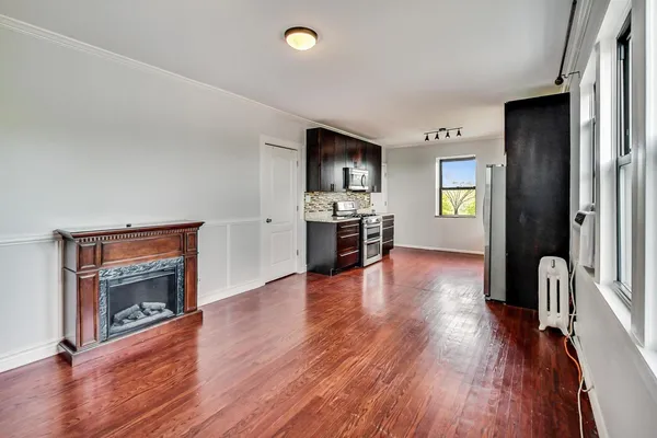$2,200 | 5655 North Spaulding Avenue, Unit 3E, Chicago, IL 60659