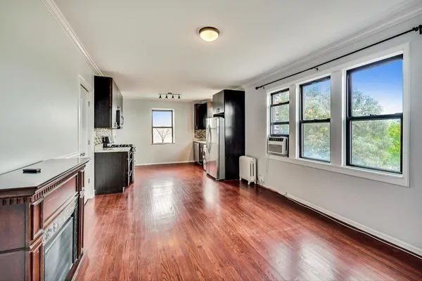 $2,200 | 5655 North Spaulding Avenue, Unit 3E, Chicago, IL 60659
