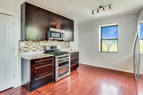 $2,200 | 5655 North Spaulding Avenue, Unit 3E, Chicago, IL 60659
