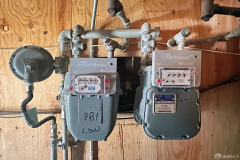 a picture of city view