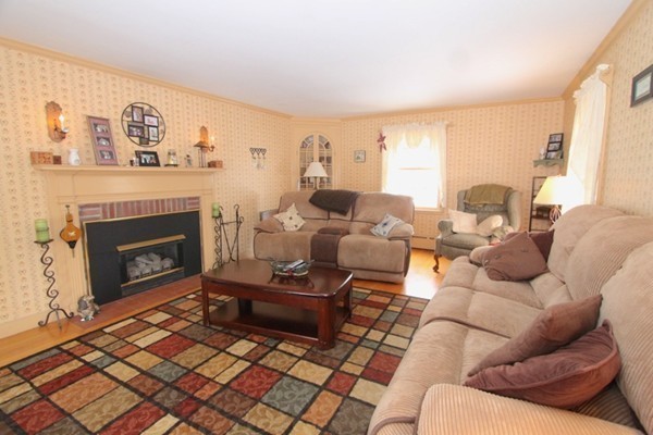 11 Tupelo Road Worcester, MA 01606 - Photo 2 of 18 Gallery Image 2