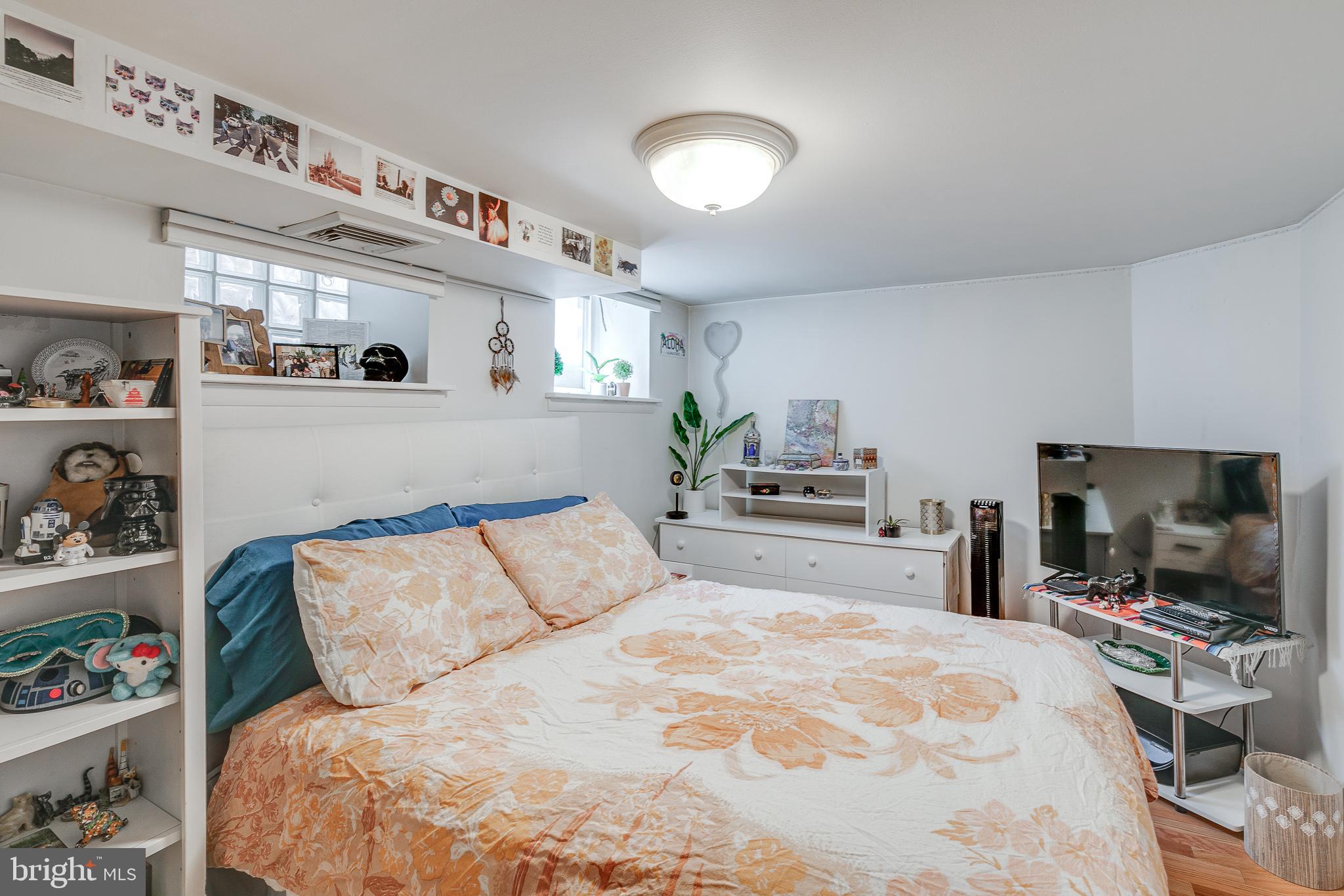 1004 Christian Street Philadelphia, PA 19147 - Photo 20 of 34 a bedroom with a large bed and a flat tv screen on dresser