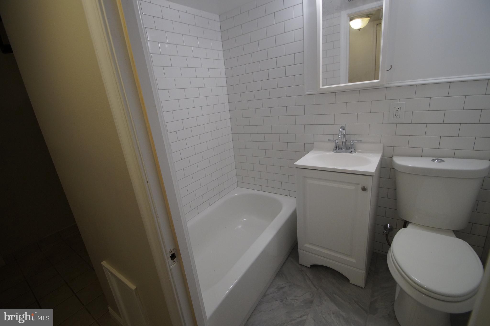 1004 Christian Street Philadelphia, PA 19147 - Photo 27 of 34 a bathroom with a sink toilet and tub