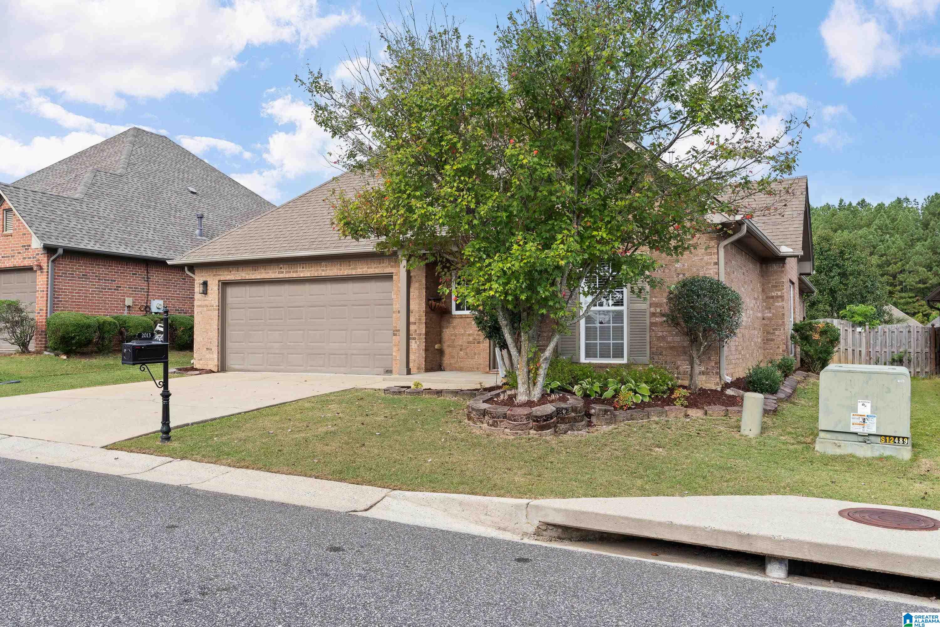 2013 Madison Circle Chelsea, AL 35043 - Photo 3 of 34