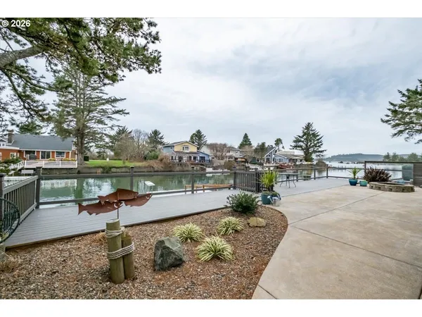 $815,000 | 9245 Trout Place, Gleneden Beach, OR 97388