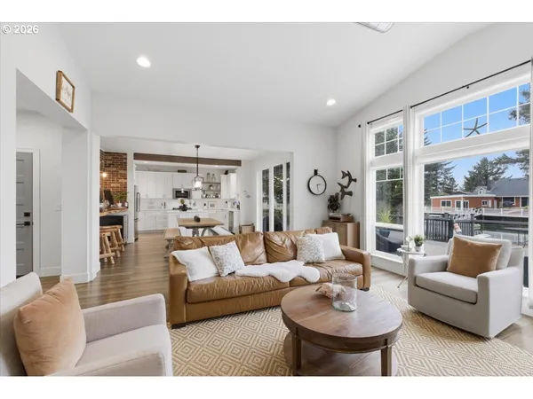 $815,000 | 9245 Trout Place, Gleneden Beach, OR 97388