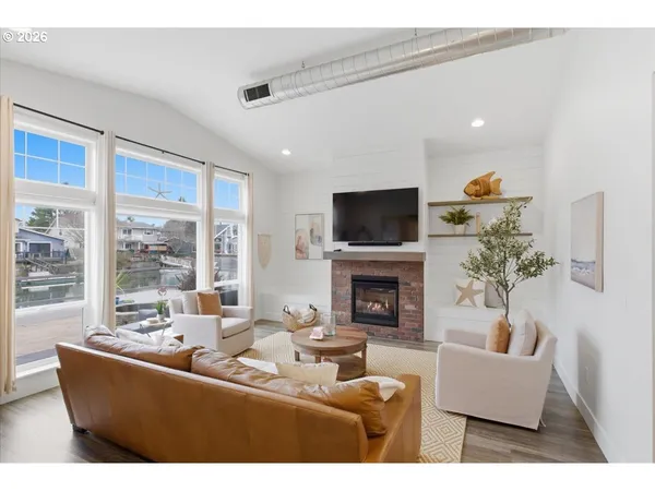 $815,000 | 9245 Trout Place, Gleneden Beach, OR 97388