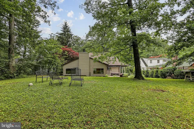 a house view with a outdoor space