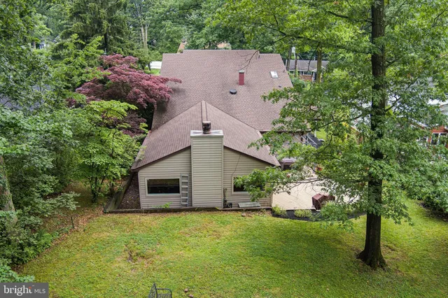 a view of a backyard with furniture