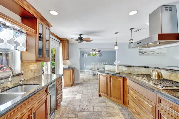 $5,000 | 925 Northeast 25th Avenue, Pompano Beach, FL 33062