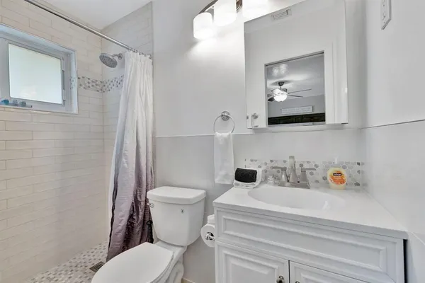 $5,000 | 925 Northeast 25th Avenue, Pompano Beach, FL 33062