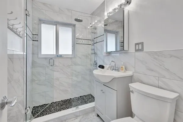 $5,000 | 925 Northeast 25th Avenue, Pompano Beach, FL 33062