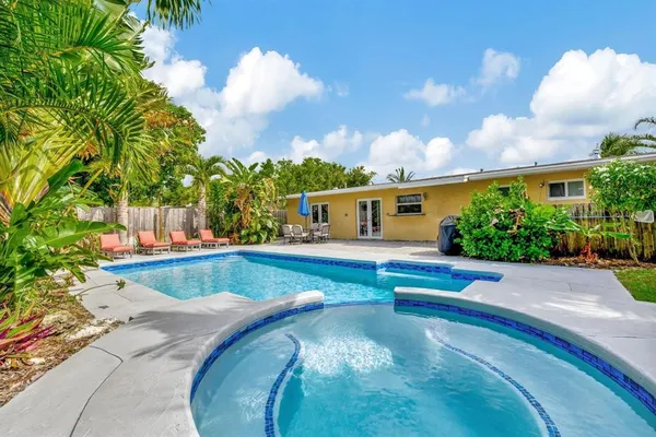 $5,000 | 925 Northeast 25th Avenue, Pompano Beach, FL 33062