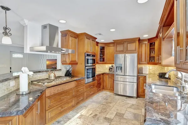 $5,000 | 925 Northeast 25th Avenue, Pompano Beach, FL 33062