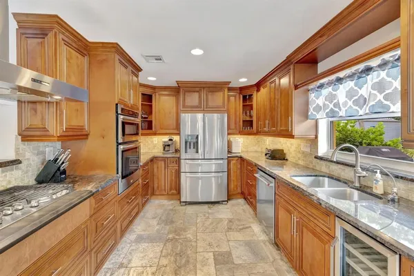 $5,000 | 925 Northeast 25th Avenue, Pompano Beach, FL 33062