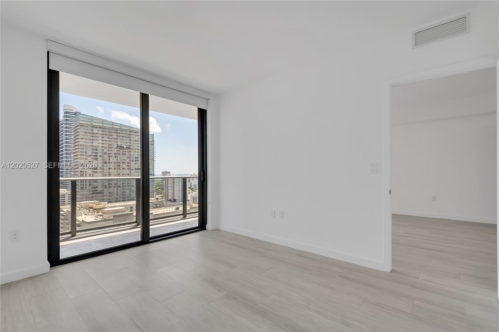 45 Southwest 9th Street, Unit 2105 Miami, FL 33130 - Photo 10 of 27 an empty room with windows