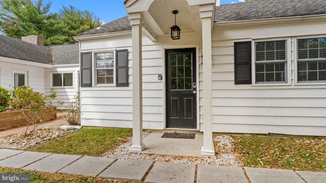 a house view with a outdoor space