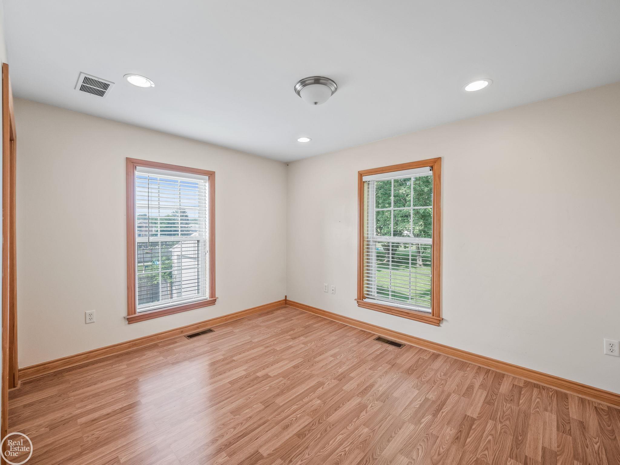 42109 Hayes Road Sterling Heights, MI 48313 - Photo 24 of 46 50116889-23.JPG