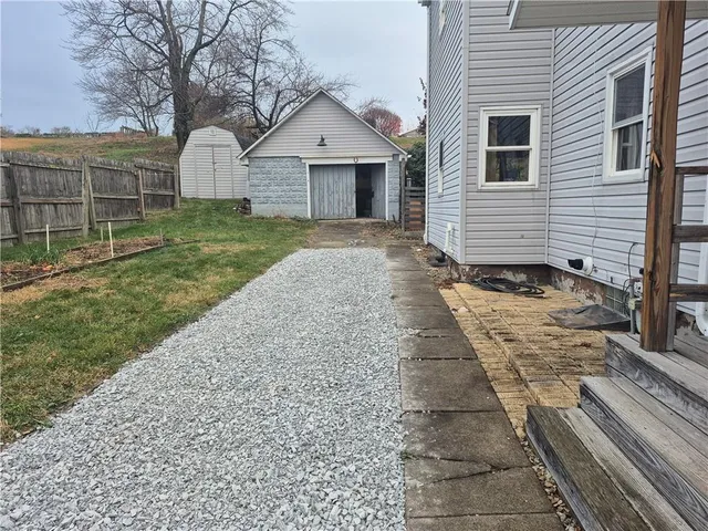 a view of a yard with a house