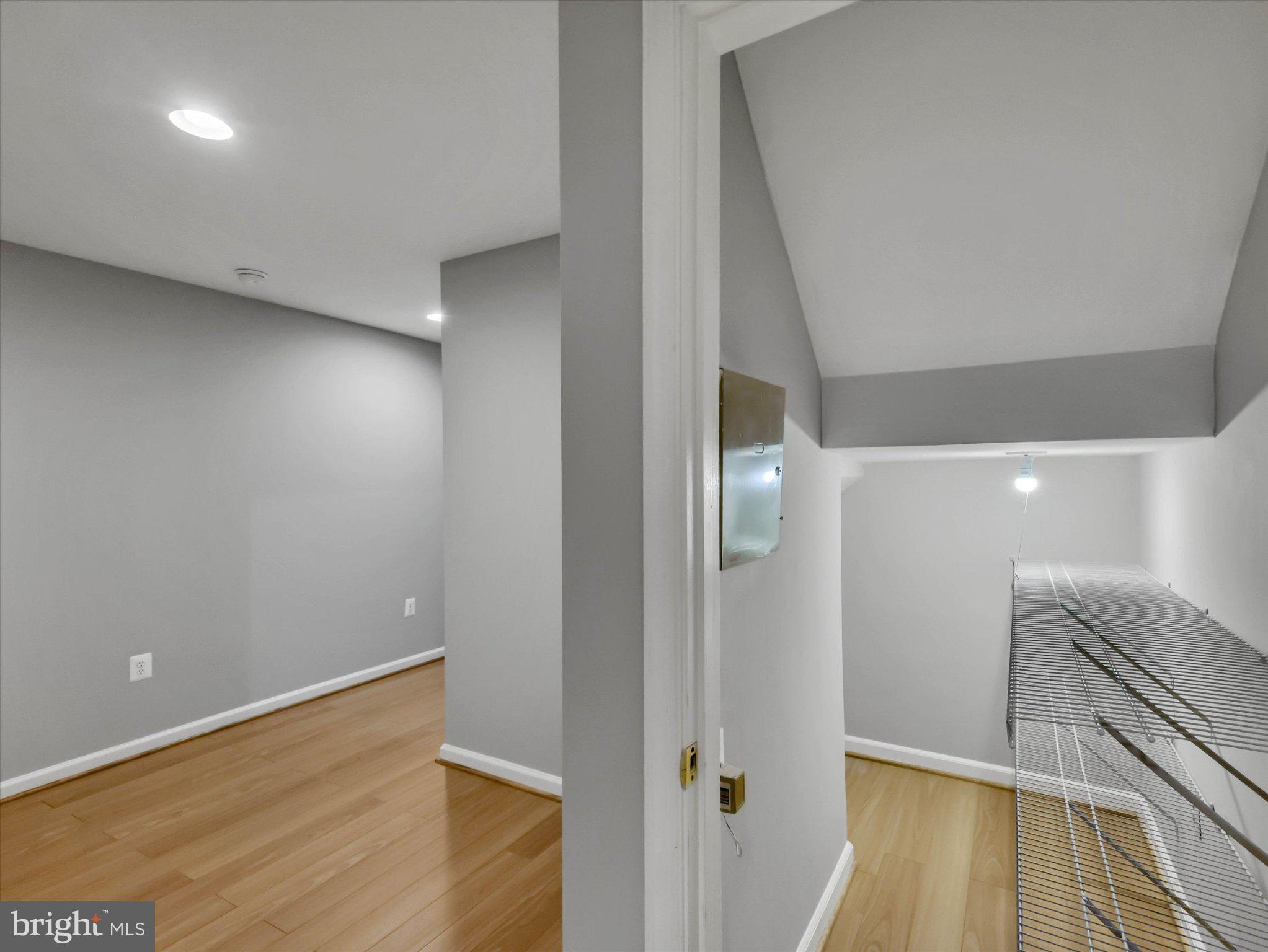 8104 Pepper Ridge Way Gaithersburg, MD 20877 - Photo 49 of 62 Spacious, modern entryway with light.