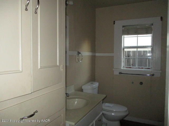 3606 South Polk Street Amarillo, TX 79110 - Photo 7 of 15 bathroom