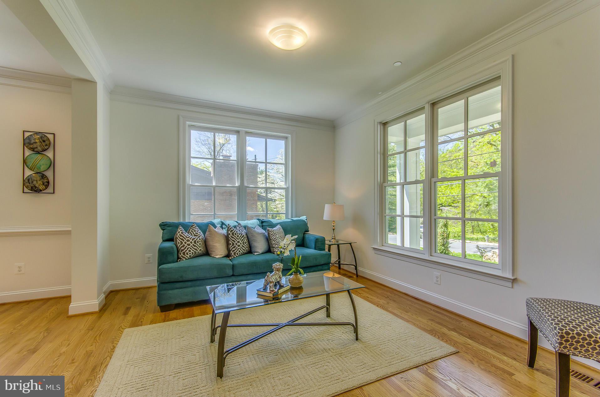 6705 Pyle Road Bethesda, MD 20817 - Photo 4 of 30 Living Room