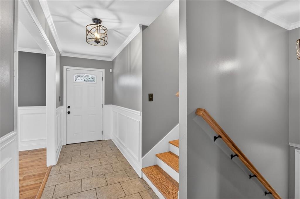 3 Berkshire Lane Rome, GA 30161 - Photo 5 of 44 a view of a hallway with front door