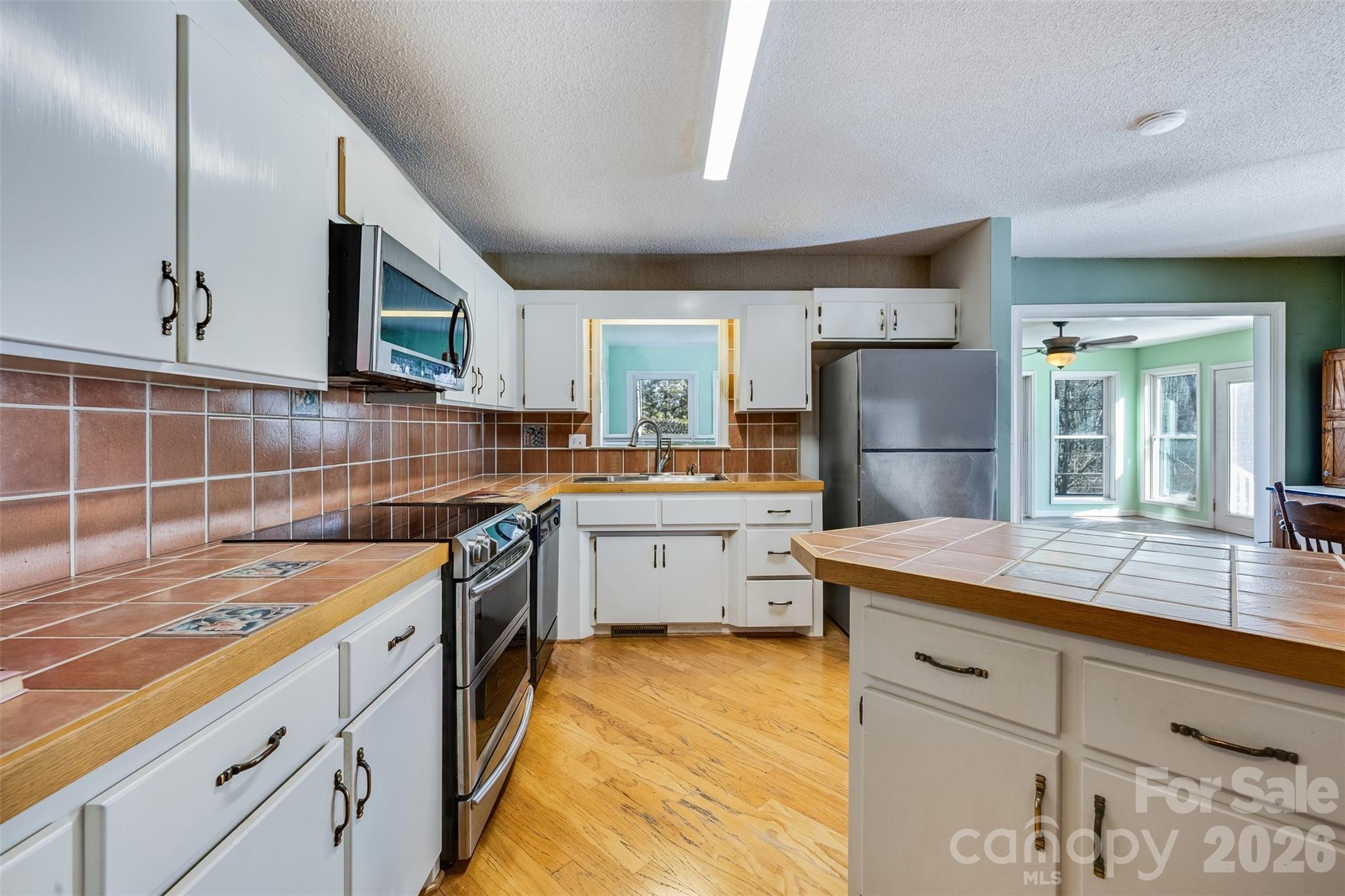 188 Oak Forest Circle Gaffney, SC 29341 - Photo 10 of 24 a kitchen with a sink stove and refrigerator