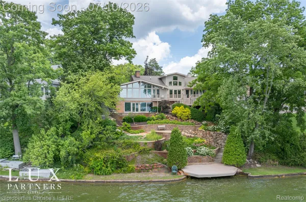 $899,000 | 24 Hiawatha Drive, Battle Creek, MI 49015