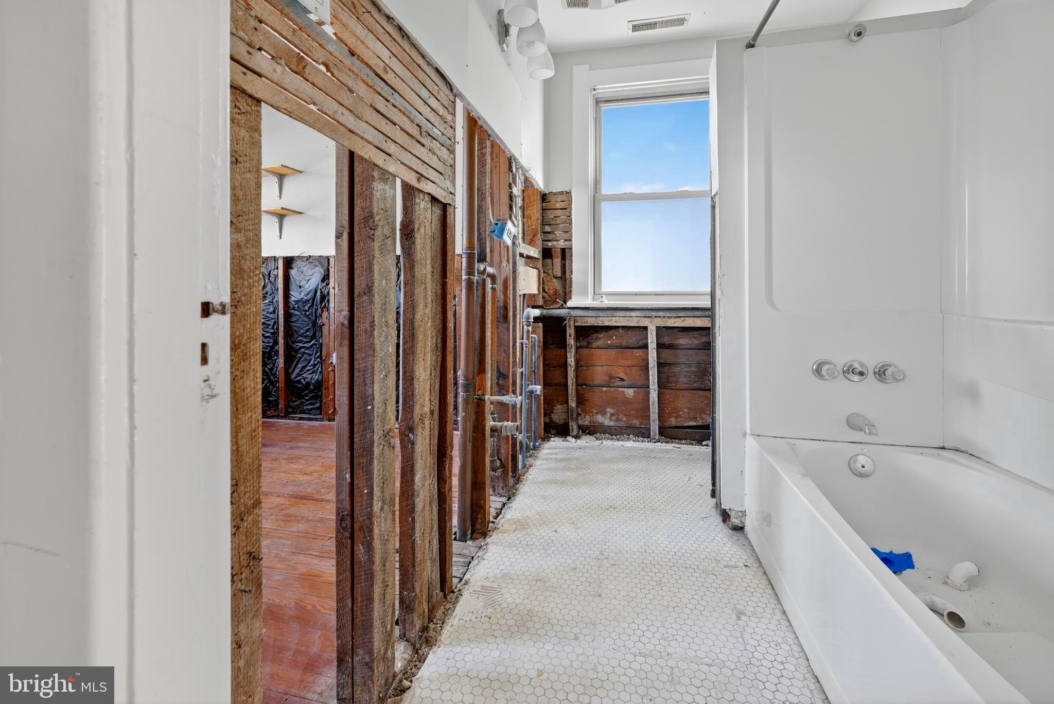 1211 Delafield Place Northwest Washington, DC 20011 - Photo 19 of 28 a bathroom with a bathtub and a shower