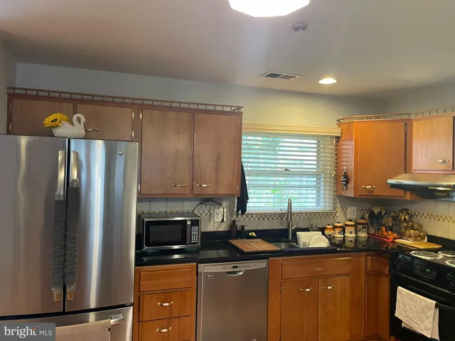 $515,000 | 1006 South Greenthorn Avenue, Sterling, VA 20164