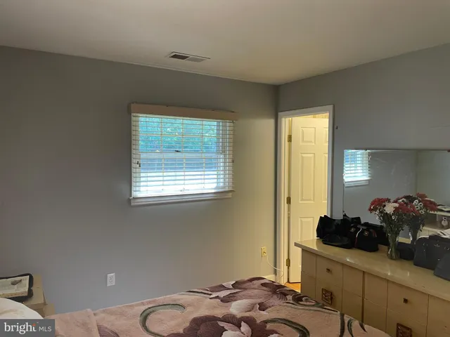 $515,000 | 1006 South Greenthorn Avenue, Sterling, VA 20164