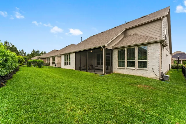 a view of an house that has garden
