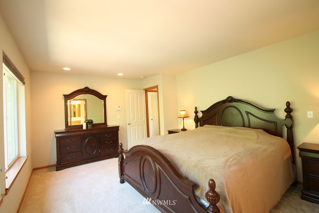 5728 Northeast 1st Place Renton, WA 98059 - Photo 8 of 15 Gallery Image 8