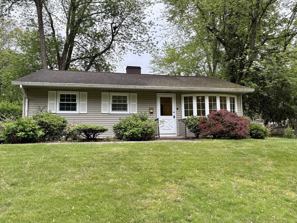 93 Crestmont Street Springfield, MA 01108 - Photo 1 of 22 Gallery Image 1